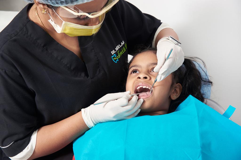 Kids dentist in Amanora park town